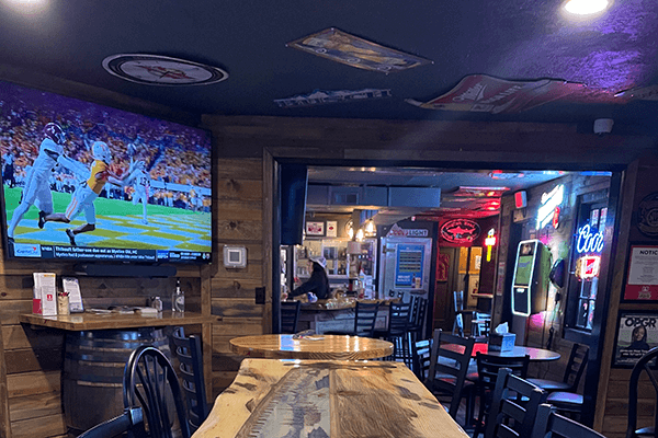 Rock Garden Tavern in Oregon City – Historic local bar with cold beer, great food, and cozy atmosphere near the Clackamas river.
