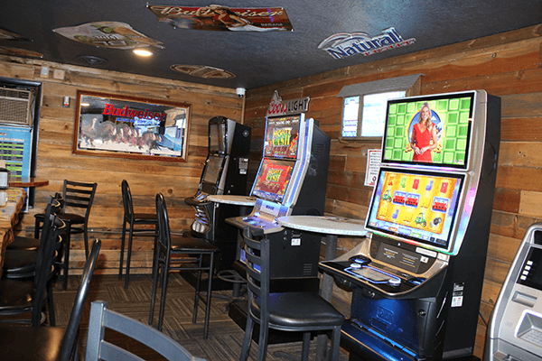 Rock Garden Tavern in Oregon City – Historic local bar with cold beer, great food, and cozy atmosphere near the Clackamas river.