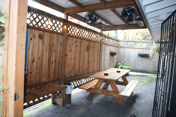 Rock Garden Tavern in Oregon City – Historic local bar with cold beer, great food, and cozy atmosphere near the Clackamas river.